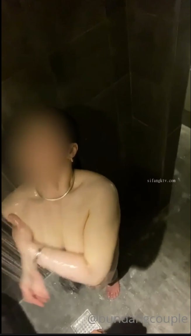 GML-102 ヤりたい盛りの息子がいる家庭は要注意！？息子が母を●す瞬間！！ パート1